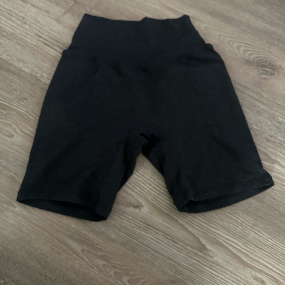 P'tula Gray High-Waisted Bike Shorts - Picture 3 of 4